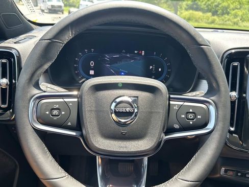 Used 2024 Volvo XC40 B5 Core AWD/4WD image 33