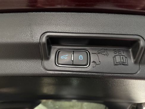 Used 2022 Ford Explorer XLT w/ Equipment Group 202A AWD/4WD image 29