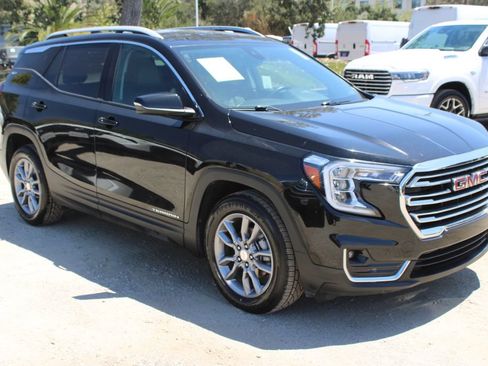 Used 2024 GMC Terrain SLT FWD image 3