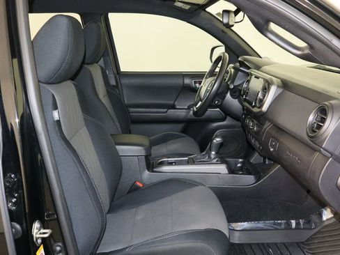 Used 2020 Toyota Tacoma TRD Off-Road image 18