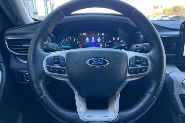 Used 2023 Ford Explorer XLT w/ Equipment Group 202A AWD/4WD image 27