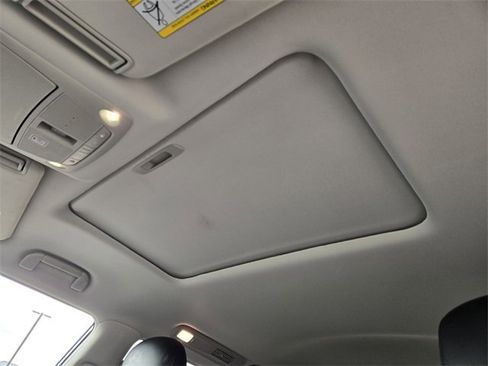 Used 2022 Nissan Armada SL w/ Captain's Chairs Package image 12