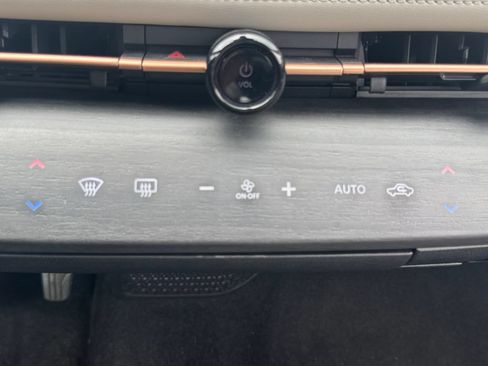 Used 2023 Nissan Ariya FWD image 21