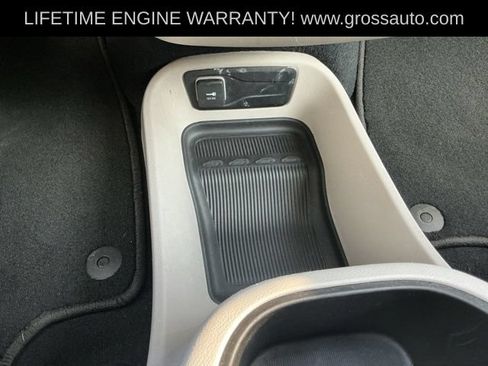 Used 2023 Chrysler Pacifica Touring-L FWD image 22