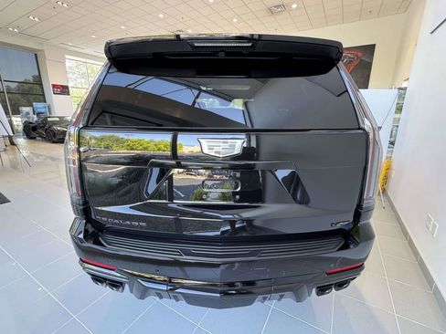 Used 2025 Cadillac Escalade V w/ LPO, ONYX Package AWD/4WD image 31