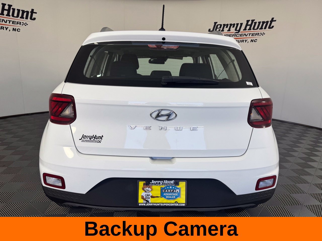 Used 2025 Hyundai Venue SEL FWD image 8