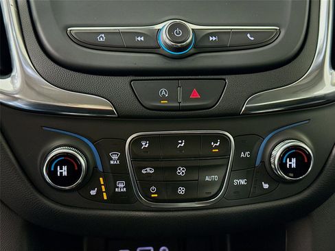 Used 2022 Chevrolet Equinox LT image 17