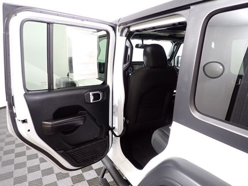 Used 2020 Jeep Wrangler Unlimited Sport image 26