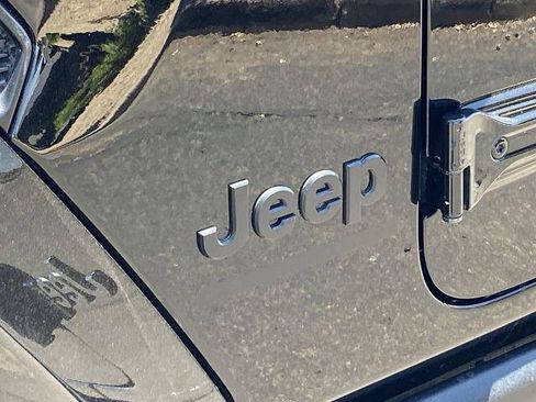 Used 2023 Jeep Gladiator Sport AWD/4WD image 27
