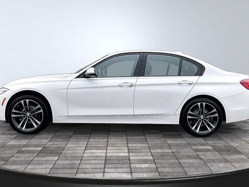 Used 2018 BMW 330i xDrive Sedan w/ Convenience Package AWD/4WD image 4