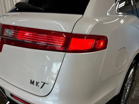 Used 2019 Lincoln MKT AWD image 12