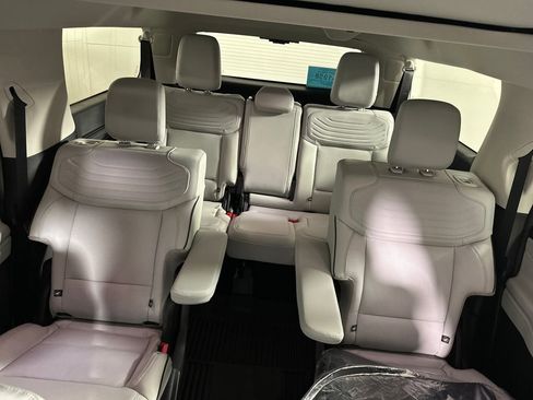 New 2026 Ford Expedition Max Platinum w/ Platinum Ultimate Package AWD/4WD image 14