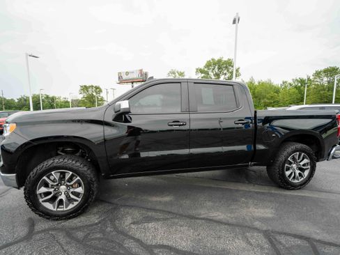 Used 2024 Chevrolet Silverado 1500 LT AWD/4WD image 3