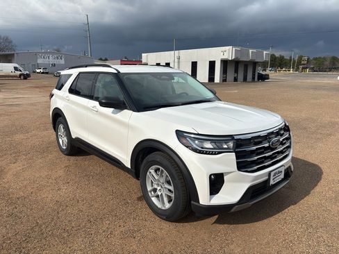 New 2026 Ford Explorer Active w/ Active Comfort Package RWD image 8