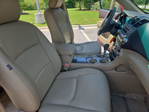 Used 2010 Toyota Highlander 4WD image 10