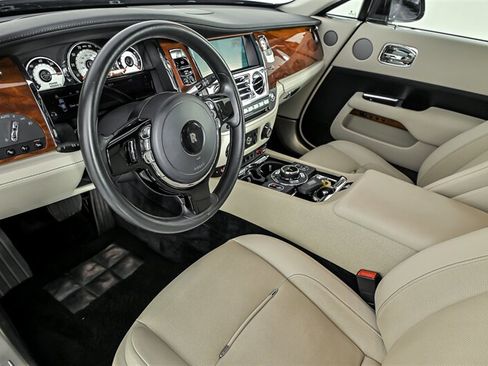 Used 2015 Rolls-Royce Wraith RWD image 17