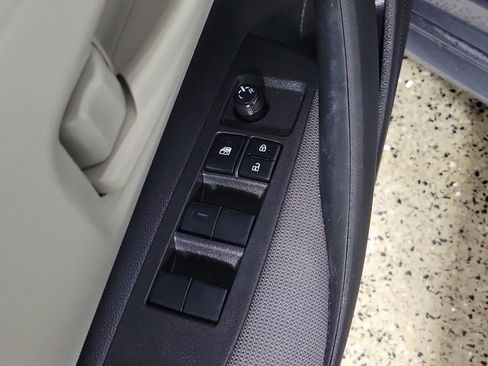 Used 2025 Toyota Corolla LE image 22