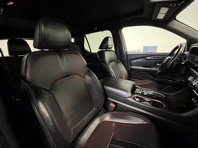Used 2025 Honda Pilot Black Edition image 9
