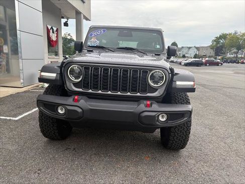 Certified 2025 Jeep Wrangler Unlimited Rubicon w/ Convenience Group AWD/4WD image 4
