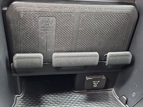 Used 2025 RAM 1500 Laramie AWD/4WD image 24