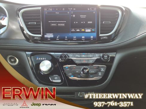 Used 2025 Chrysler Pacifica Select FWD image 20