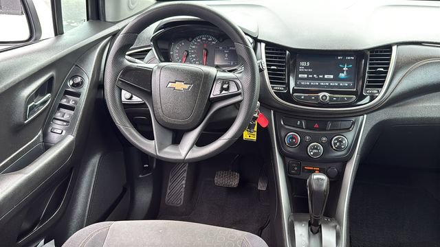Used 2017 Chevrolet Trax LS FWD image 27