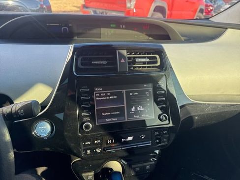 Used 2020 Toyota Prius L Eco image 9