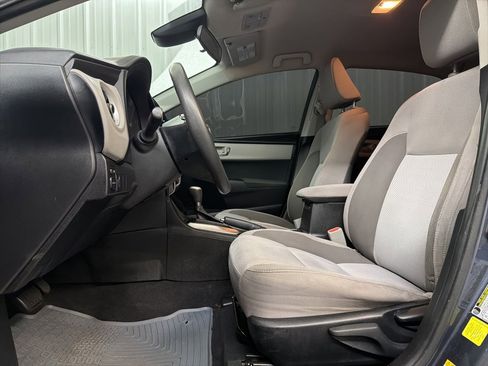 Used 2017 Toyota Corolla LE image 9