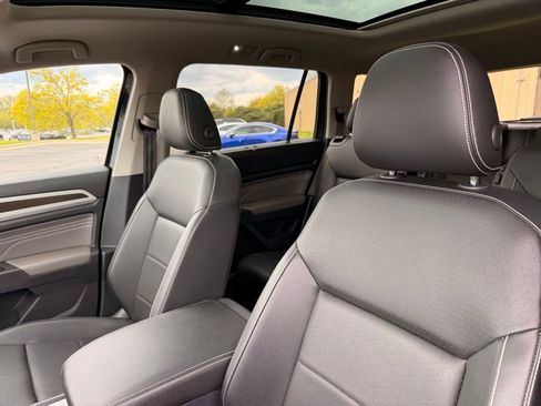 Used 2023 Volkswagen Atlas SE w/ Panoramic Sunroof Package FWD image 11