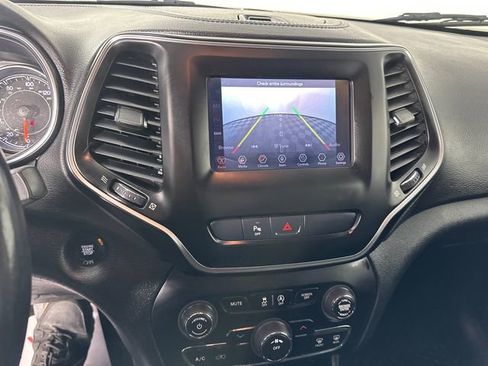 Certified 2019 Jeep Cherokee Latitude Plus w/ Cold Weather Group image 29