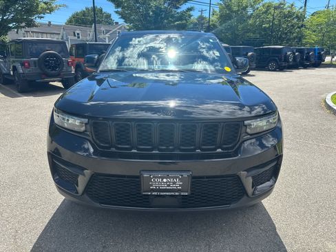 Used 2022 Jeep Grand Cherokee Altitude AWD/4WD image 9