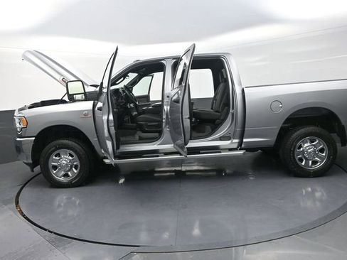 Used 2024 RAM 2500 Tradesman w/ Chrome Appearance Group image 38