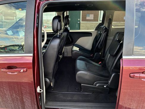 Used 2019 Dodge Grand Caravan SXT image 11
