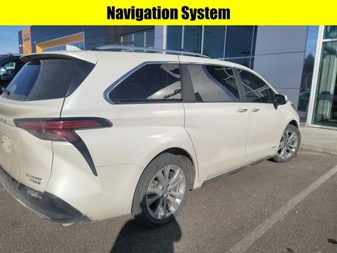 Used 2021 Toyota Sienna Platinum image 8