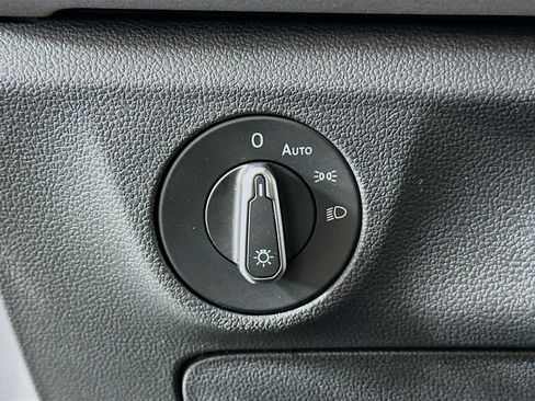 Used 2025 Volkswagen Jetta SE image 17