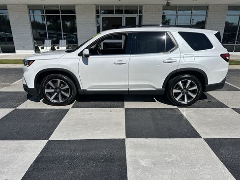 Used 2023 Honda Pilot Elite image 1