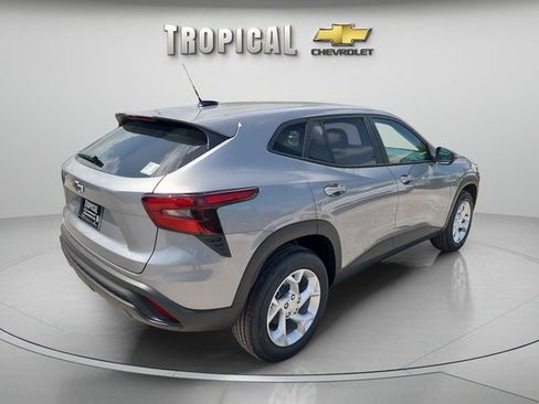 New 2026 Chevrolet Trax LS w/ LS Convenience Package FWD image 5