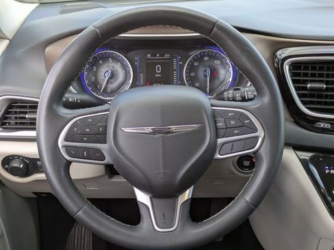 Used 2022 Chrysler Voyager LX image 20