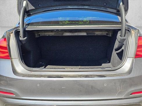Used 2017 BMW 320i Sedan RWD image 13