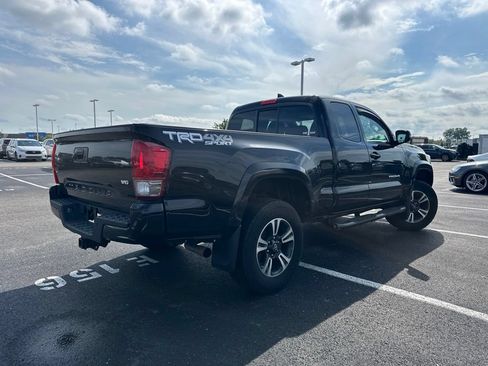 Used 2016 Toyota Tacoma TRD Sport w/ Premium & Technology Package AWD/4WD image 13
