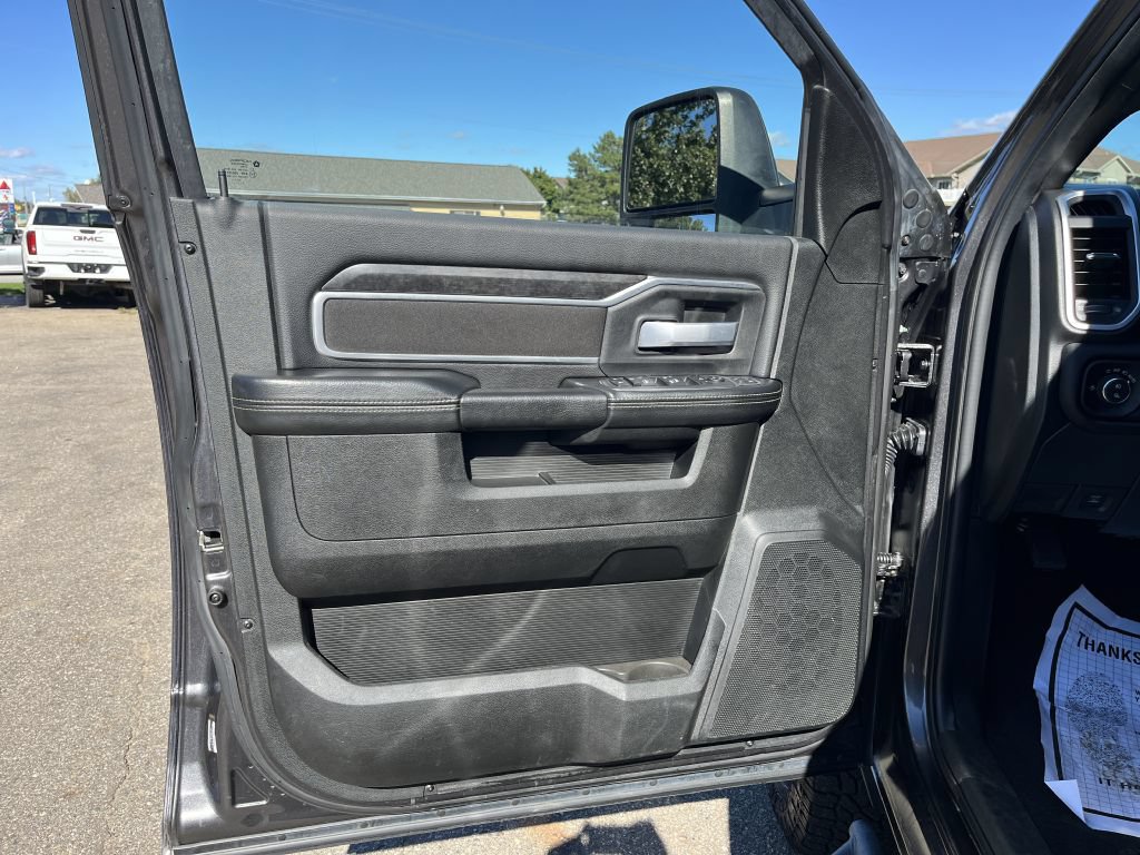 Used 2024 RAM 3500 Big Horn w/ Night Edition AWD/4WD image 18