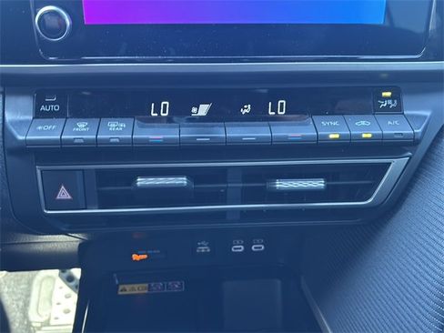 Used 2025 Toyota Camry SE image 27