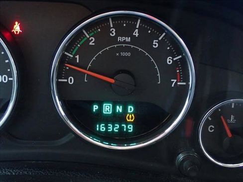Used 2013 Jeep Wrangler Unlimited Sahara w/ Connectivity Group AWD/4WD image 21