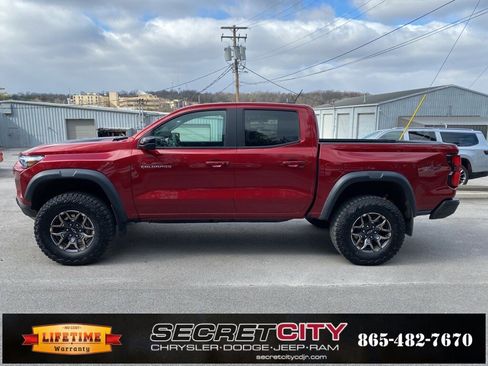 Used 2025 Chevrolet Colorado ZR2 w/ Technology Package image 8