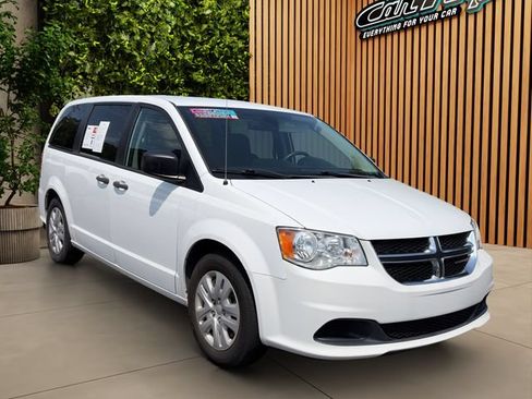 Used 2019 Dodge Grand Caravan SE w/ UConnect Hands-Free Group FWD image 7