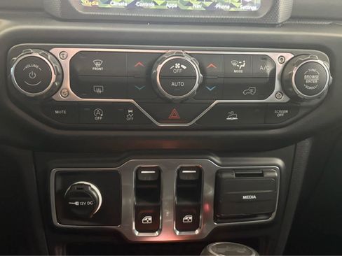 Used 2023 Jeep Wrangler Willys image 24