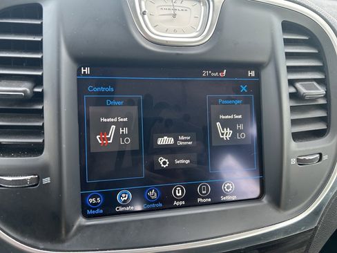 Used 2021 Chrysler 300 Touring L image 27