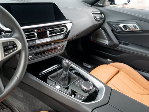 Used 2025 BMW Z4 M40i w/ Edition RWD image 17