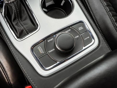 Used 2020 Jeep Grand Cherokee SRT AWD/4WD image 10