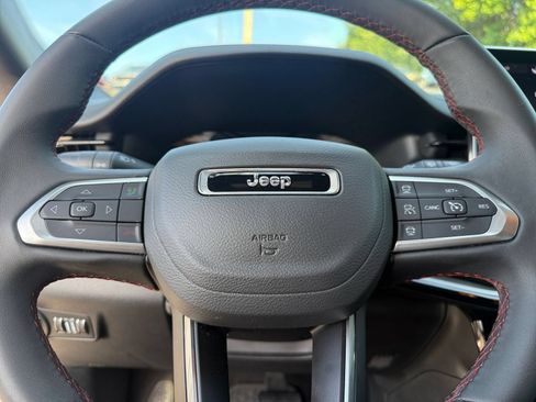 Used 2025 Jeep Compass Trailhawk AWD/4WD image 27